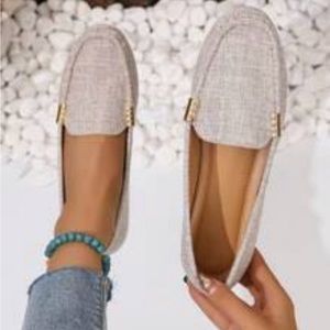 Comfortable flat shoes